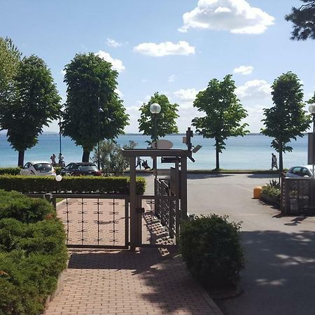 Le Rive Apartamento Desenzano del Garda Exterior foto