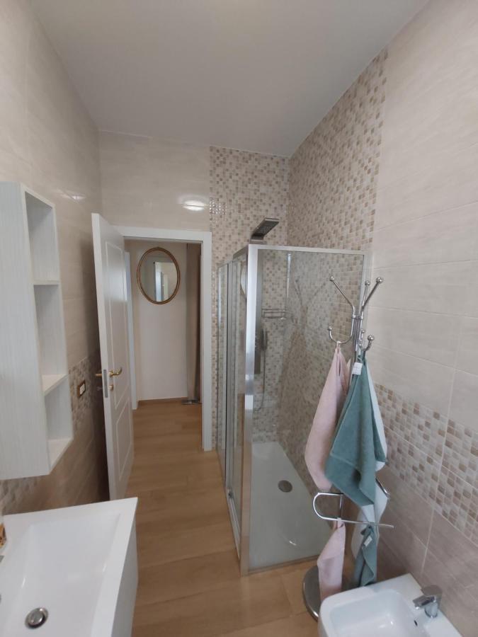 Le Rive Apartamento Desenzano del Garda Exterior foto