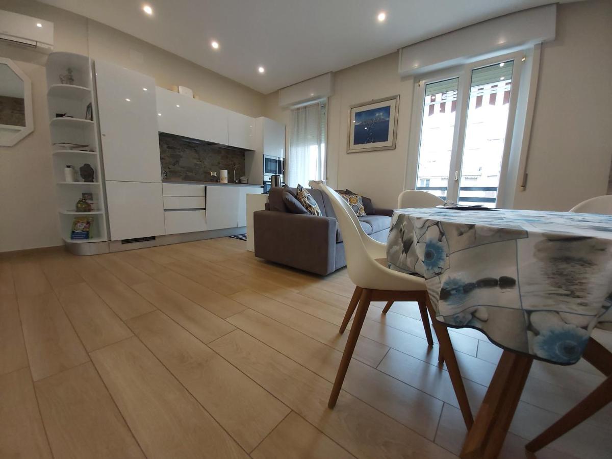 Le Rive Apartamento Desenzano del Garda Exterior foto