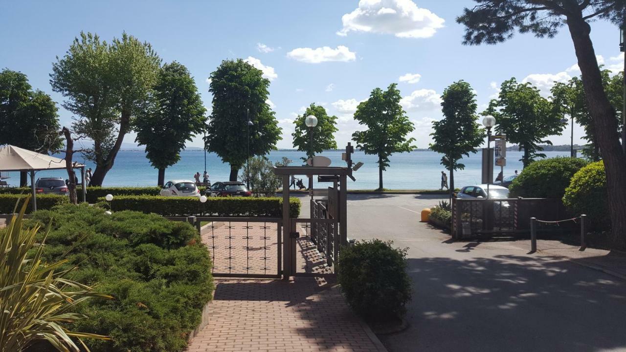 Le Rive Apartamento Desenzano del Garda Exterior foto