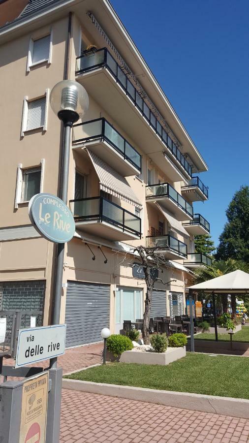 Le Rive Apartamento Desenzano del Garda Exterior foto
