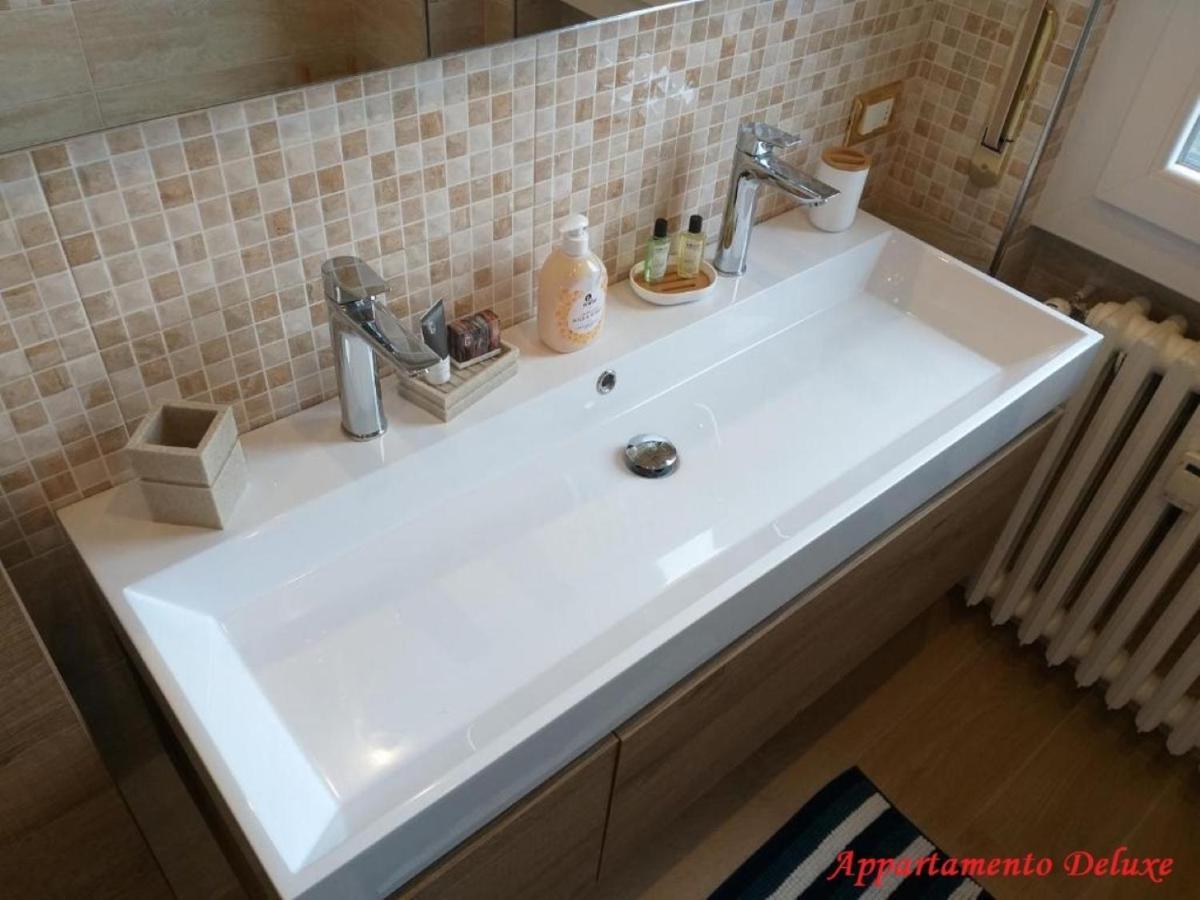 Le Rive Apartamento Desenzano del Garda Exterior foto